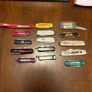 A COLLECTION OF ADVERTISING KNIVES LOT OF 15
